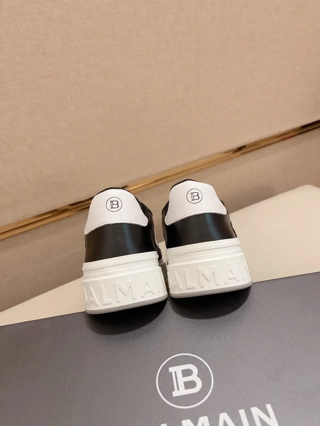 Balmain B-Court काला सफेद धूसर लाइफस्टाइल स्नीकर 8