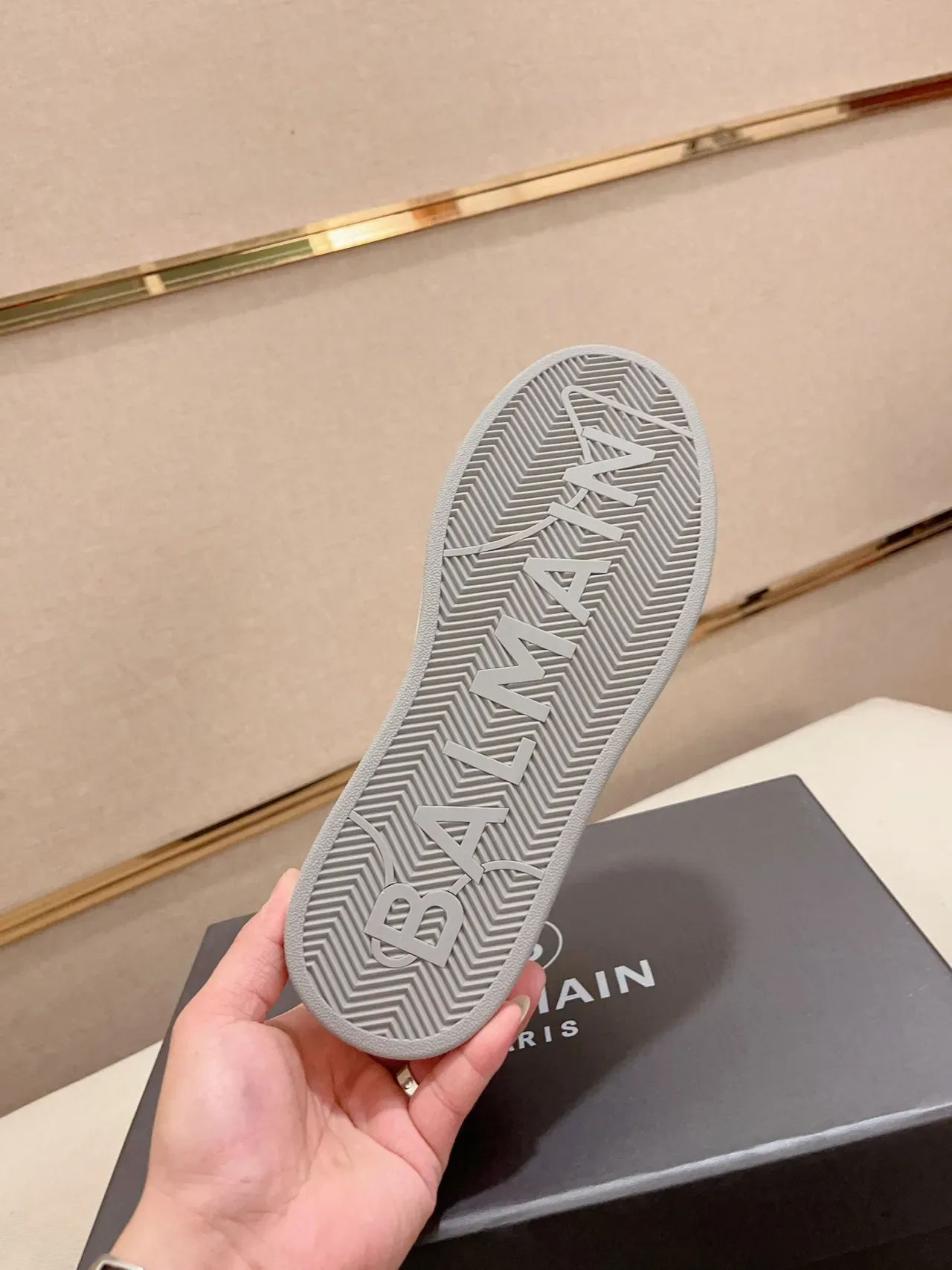 Balmain B-Court काला सफेद धूसर लाइफस्टाइल स्नीकर 9