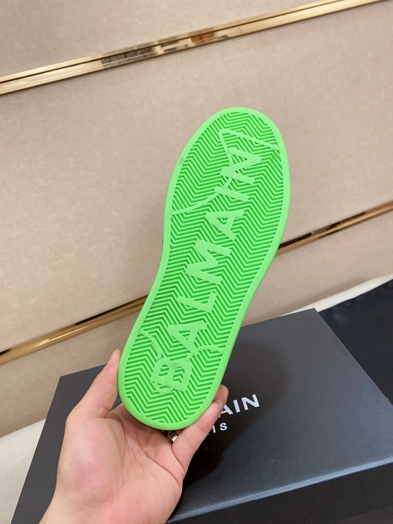 Balmain B-Court Gray Black Neon Green लाइफस्टाइल स्नीकर्स 2