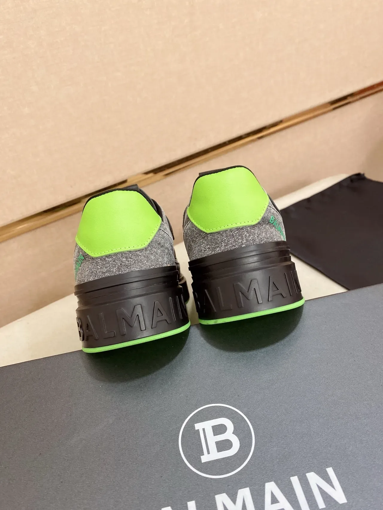 Balmain B-Court Gray Black Neon Green लाइफस्टाइल स्नीकर्स 3