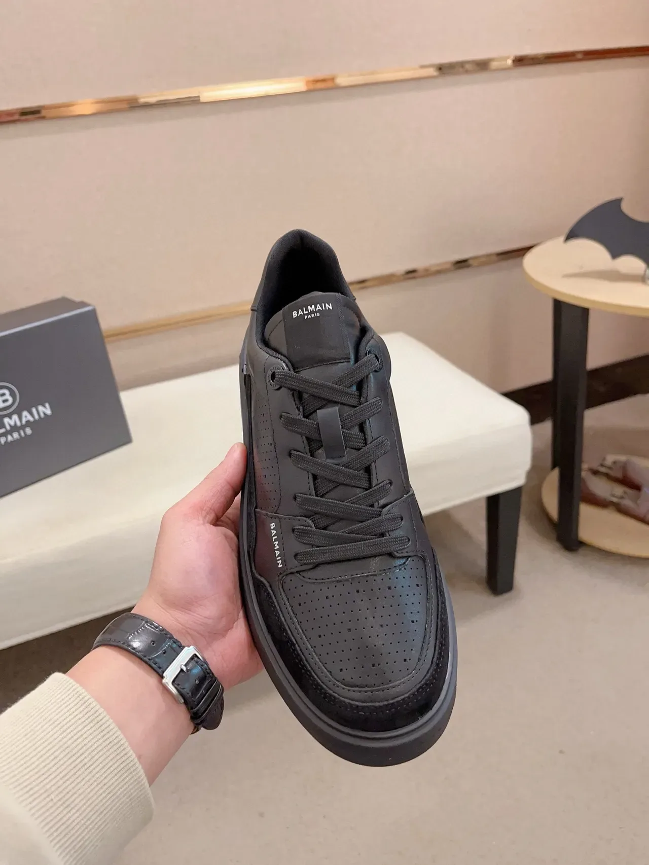 Balmain 黑灰 穿孔皮革麂皮尖头生活休闲运动鞋 2