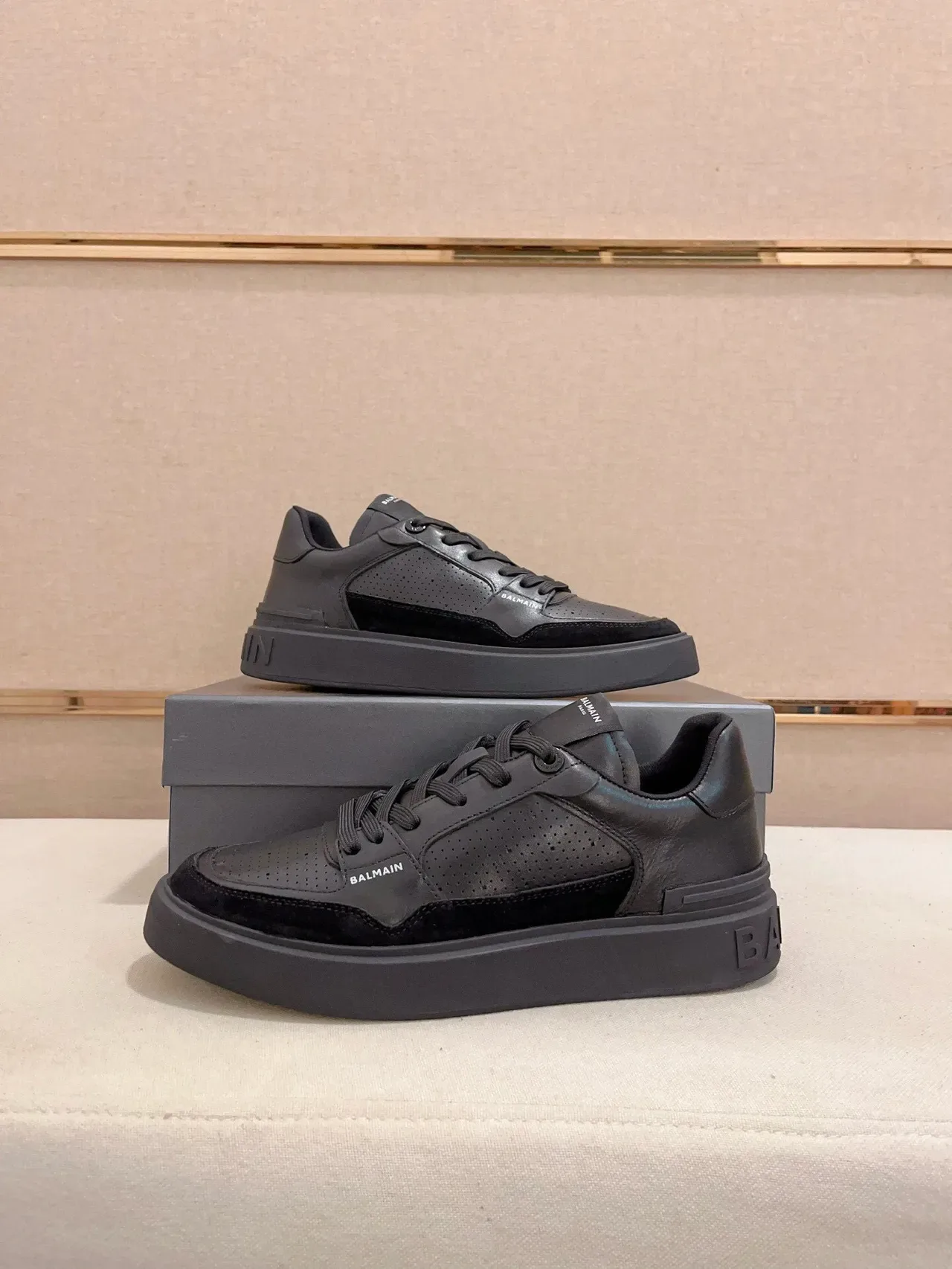 Balmain 黑灰 穿孔皮革麂皮尖头生活休闲运动鞋 7