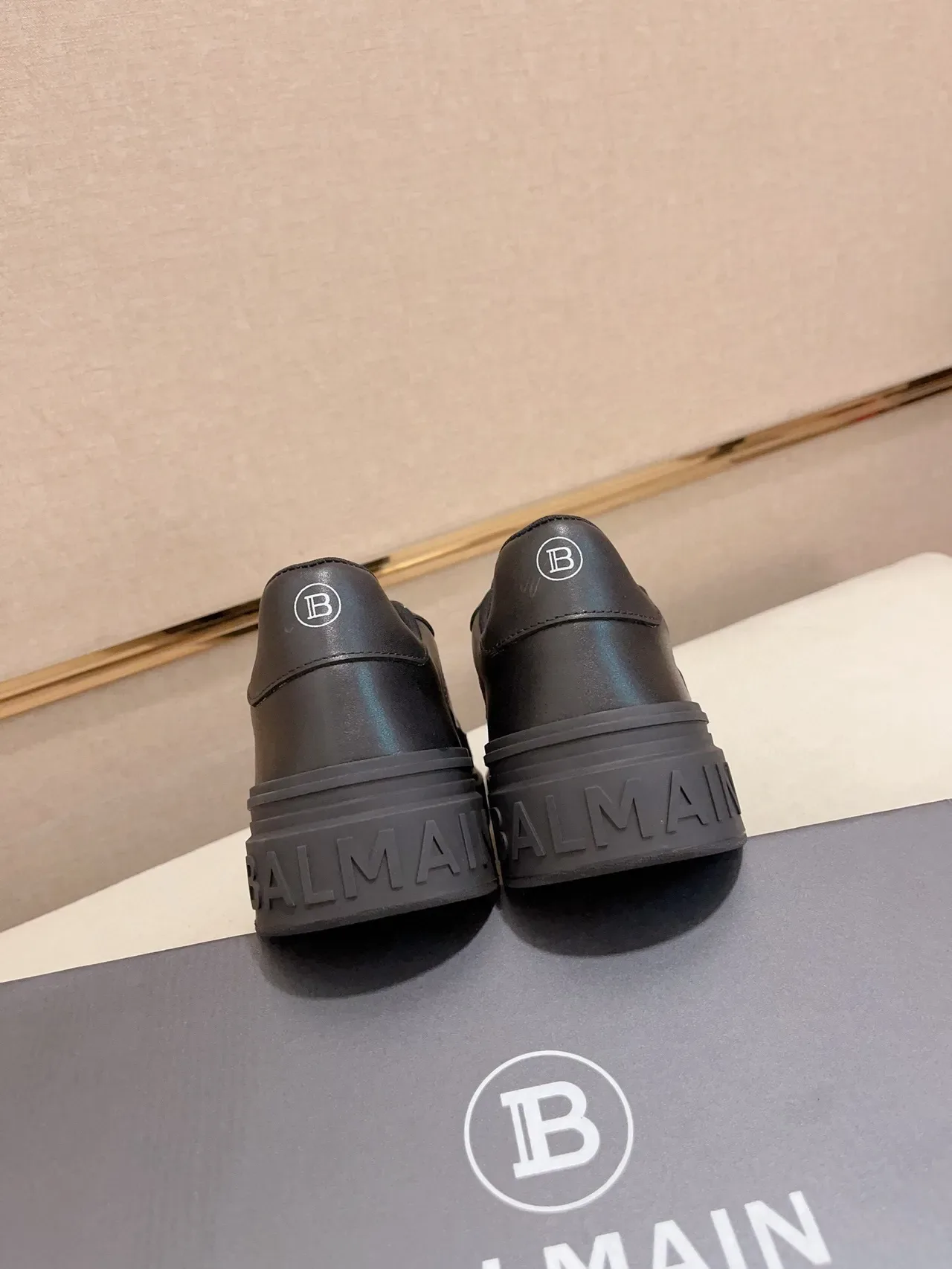 Balmain 黑灰 穿孔皮革麂皮尖头生活休闲运动鞋 8