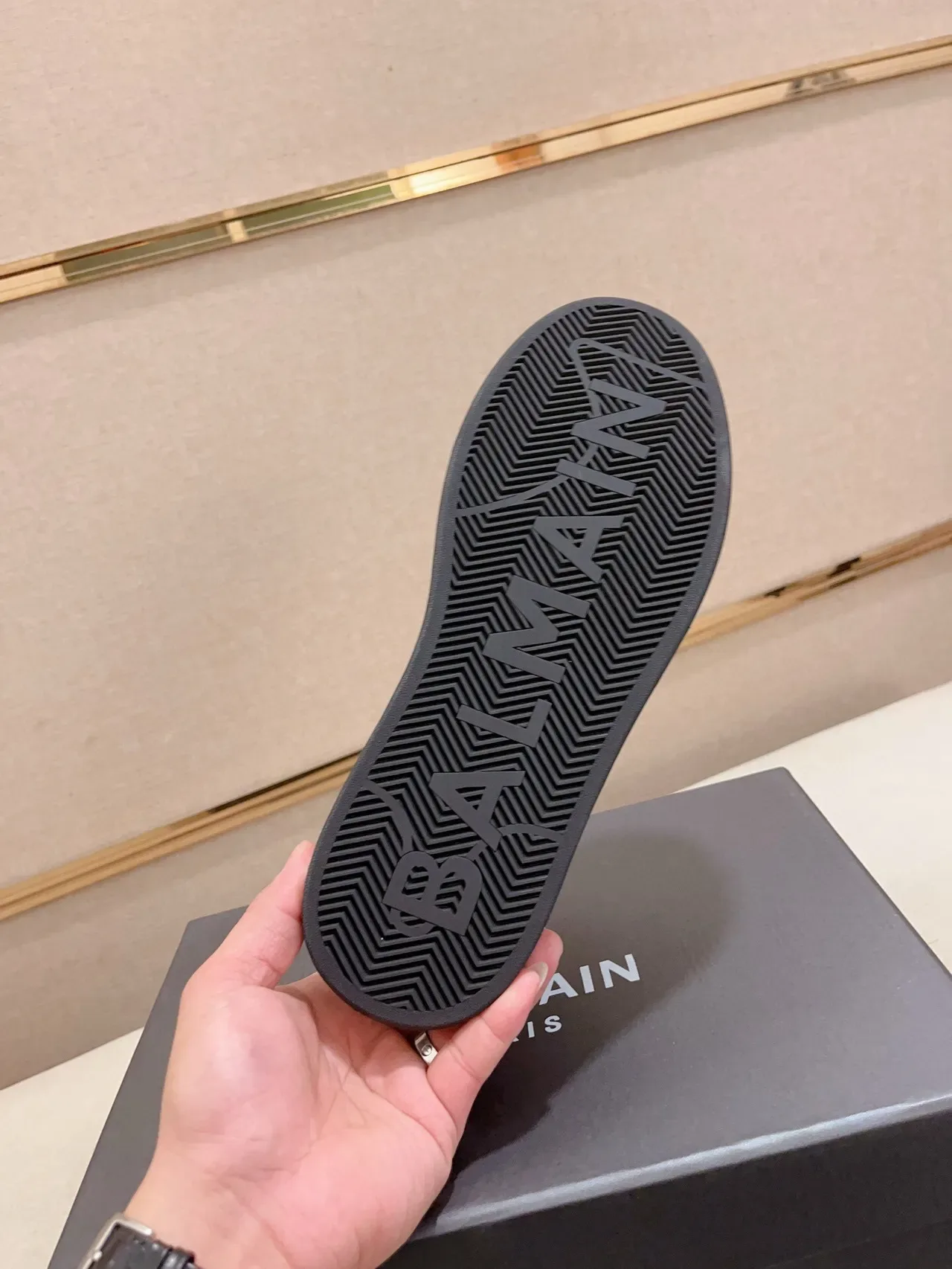 Balmain 黑灰 穿孔皮革麂皮尖头生活休闲运动鞋 9