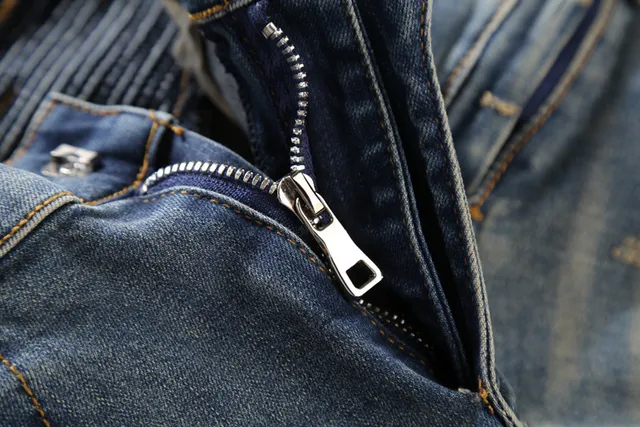 Balmain डिस्ट्रेस्ड बाइकर-स्टाइल नीली जींस 4