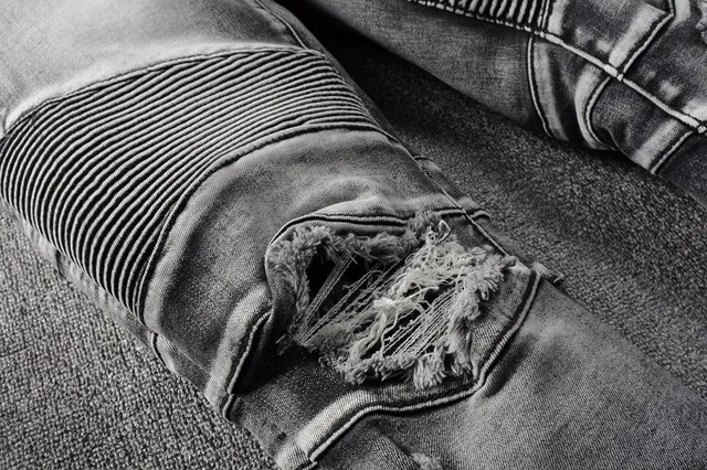 Balmain মোটো-স্টাইল distressed গ্রে জিন্স 9
