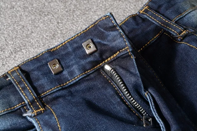 Balmain 摩托风格油漆喷溅破损修身牛仔裤 12