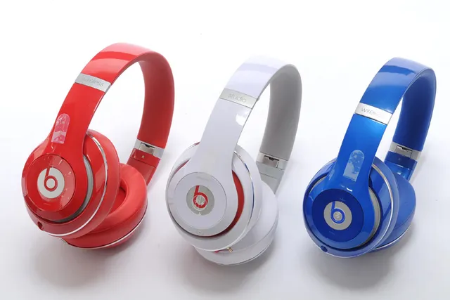 Beats 红色银色光泽塑料外壳圆形耳杯设计头戴耳机 2