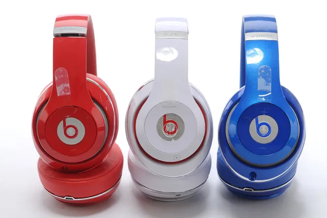Beats 红色银色光泽塑料外壳圆形耳杯设计头戴耳机 3