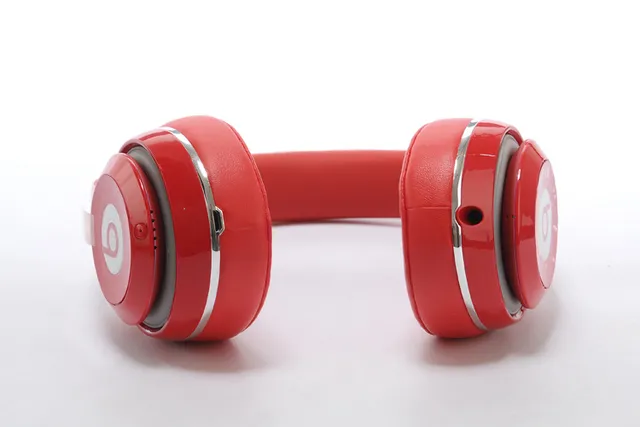 Beats 红色银色光泽塑料外壳圆形耳杯设计头戴耳机 6