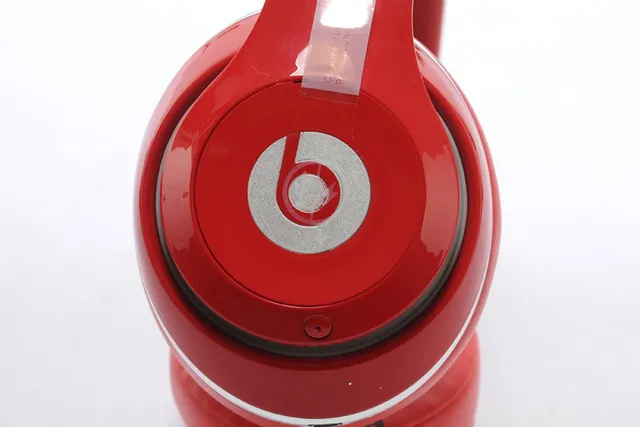 Beats 红色银色光泽塑料外壳圆形耳杯设计头戴耳机 10