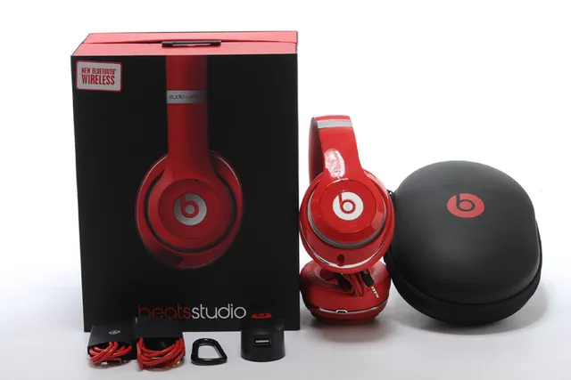 Beats 红色银色光泽塑料外壳圆形耳杯设计头戴耳机 12