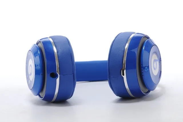 Beats 红色银色光泽塑料外壳圆形耳杯设计头戴耳机 13