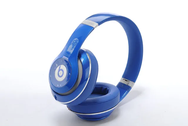 Beats 红色银色光泽塑料外壳圆形耳杯设计头戴耳机 15