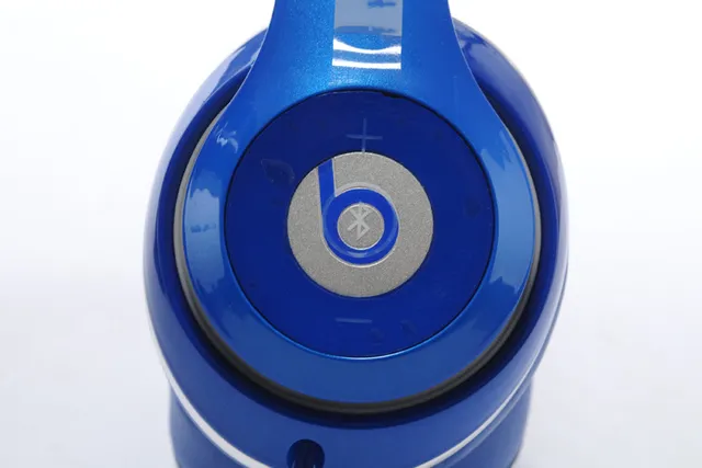 Beats 红色银色光泽塑料外壳圆形耳杯设计头戴耳机 17