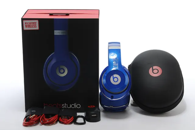 Beats 红色银色光泽塑料外壳圆形耳杯设计头戴耳机 18