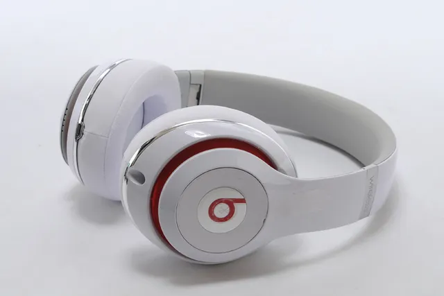 Beats 红色银色光泽塑料外壳圆形耳杯设计头戴耳机 20