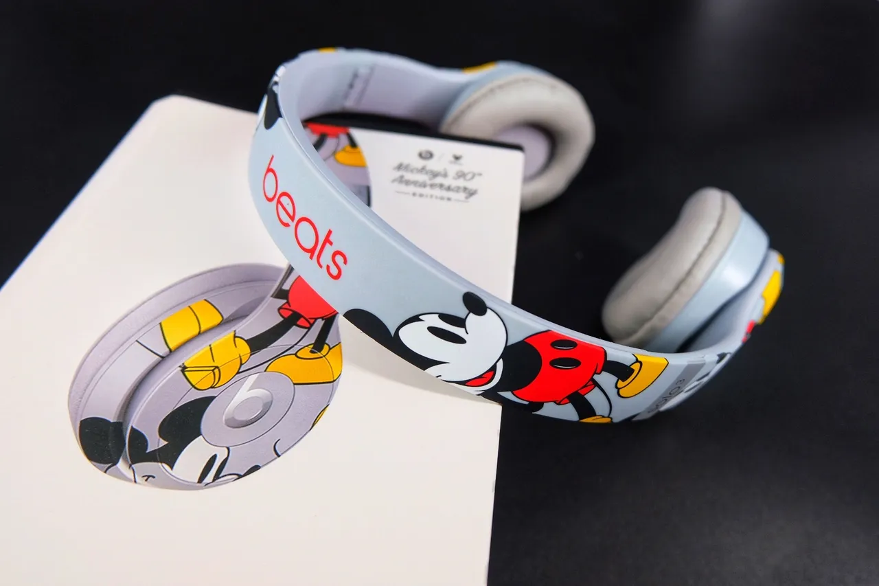 Beats Solo 3 Disney Mickey Mouse Light Blue Over-ear Headphones 6