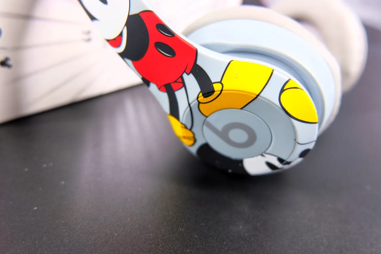 Beats Solo 3 Disney Mickey Mouse Light Blue Over-ear Headphones 7