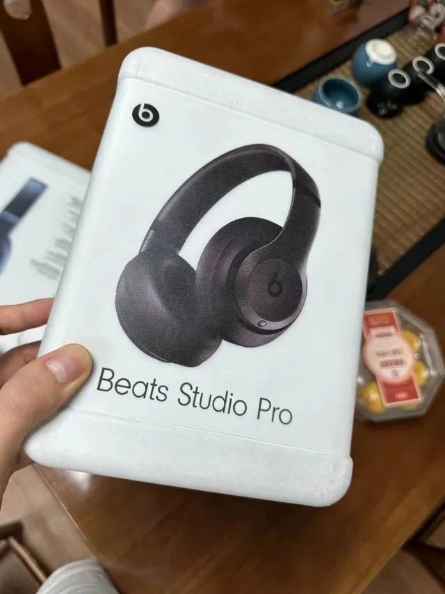 Beats Studio Pro Over-Ear Headphones 2
