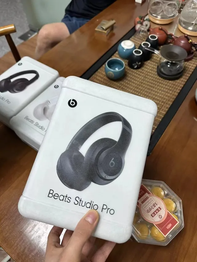 Beats Studio Pro Over-Ear Headphones 3