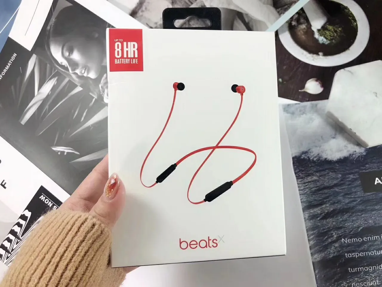 Beats X সাদা লাল গলা ব্যান্ড ডিজাইন নমনীয় তার স্পোর্টস ইয়ারফোন 4