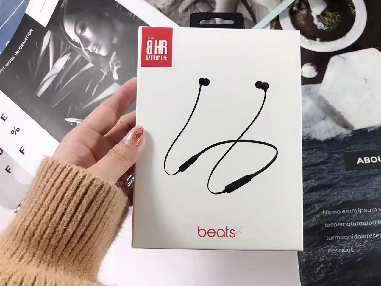 Beats X সাদা লাল গলা ব্যান্ড ডিজাইন নমনীয় তার স্পোর্টস ইয়ারফোন 5