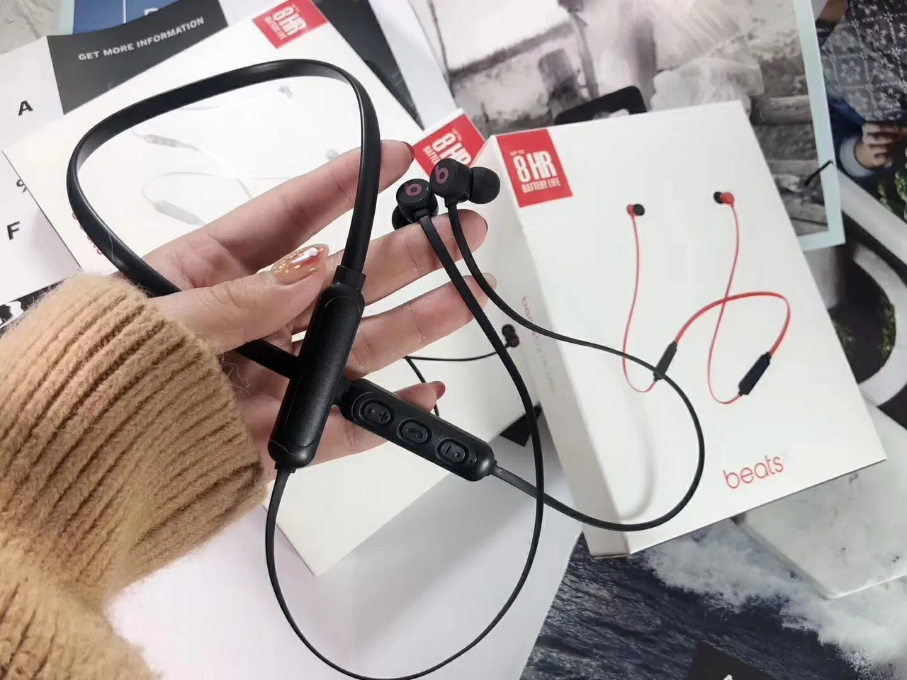 Beats X সাদা লাল গলা ব্যান্ড ডিজাইন নমনীয় তার স্পোর্টস ইয়ারফোন 7