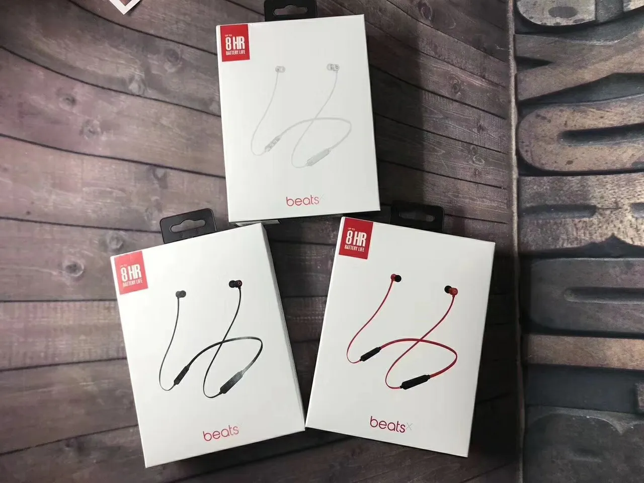 Beats X সাদা লাল গলা ব্যান্ড ডিজাইন নমনীয় তার স্পোর্টস ইয়ারফোন 9
