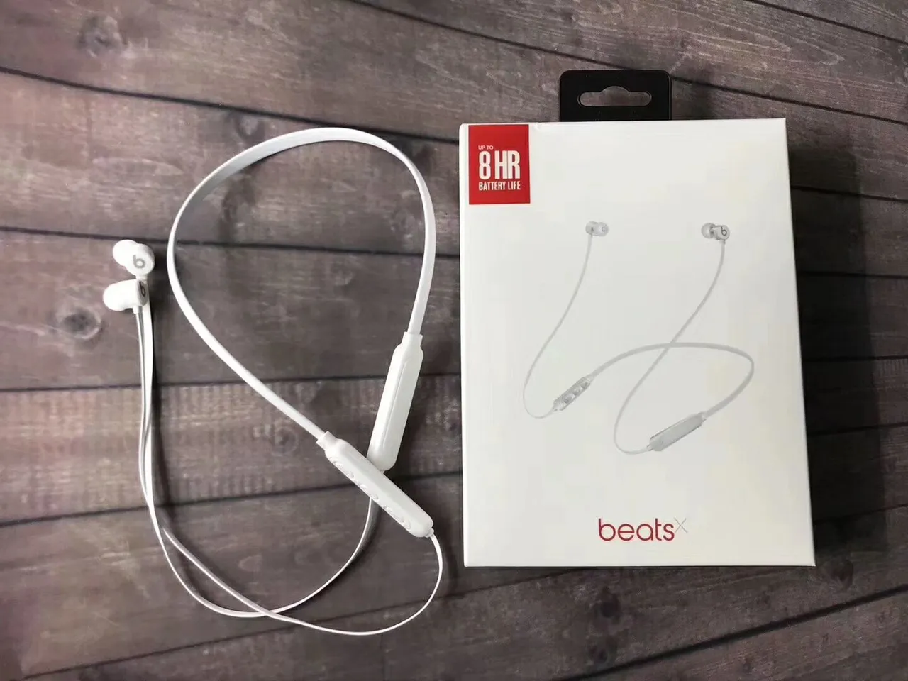 Beats X সাদা লাল গলা ব্যান্ড ডিজাইন নমনীয় তার স্পোর্টস ইয়ারফোন 10