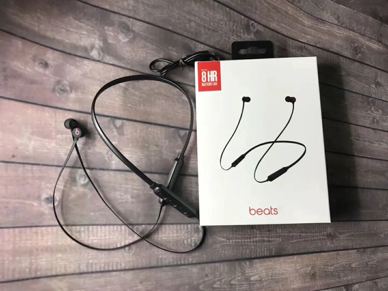 Beats X সাদা লাল গলা ব্যান্ড ডিজাইন নমনীয় তার স্পোর্টস ইয়ারফোন 11