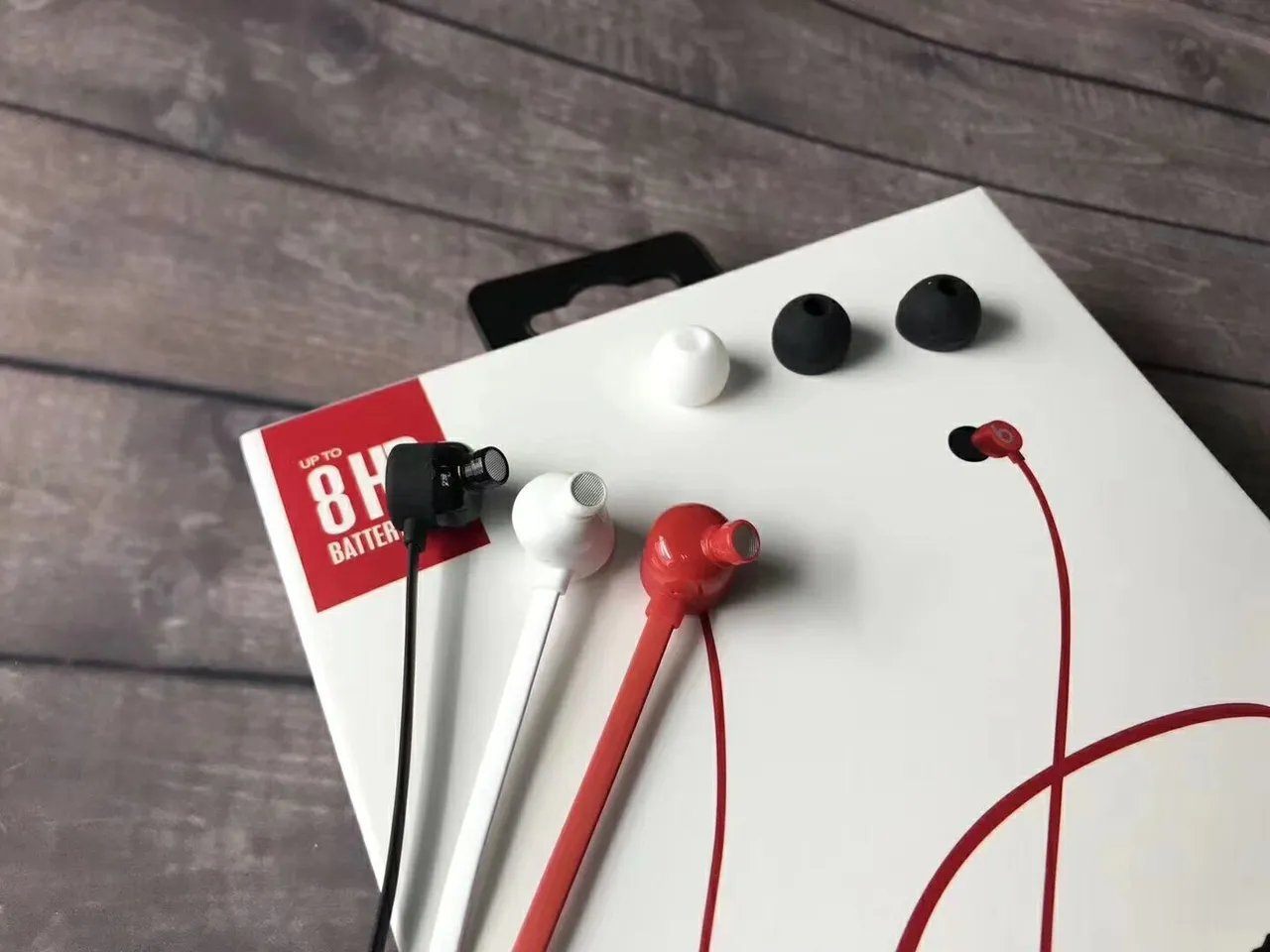 Beats X সাদা লাল গলা ব্যান্ড ডিজাইন নমনীয় তার স্পোর্টস ইয়ারফোন 16