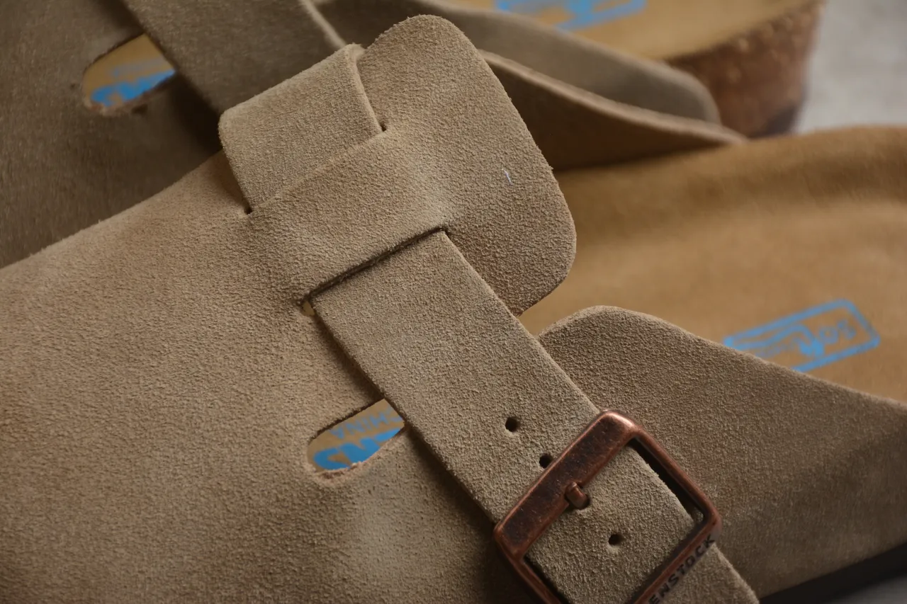 Birkenstock Arizona बेज सूड एक पट्टा लकड़ी का जूता 6