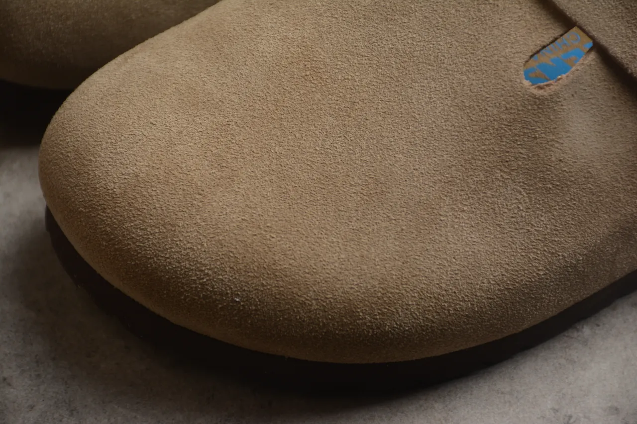 Birkenstock Arizona बेज सूड एक पट्टा लकड़ी का जूता 7
