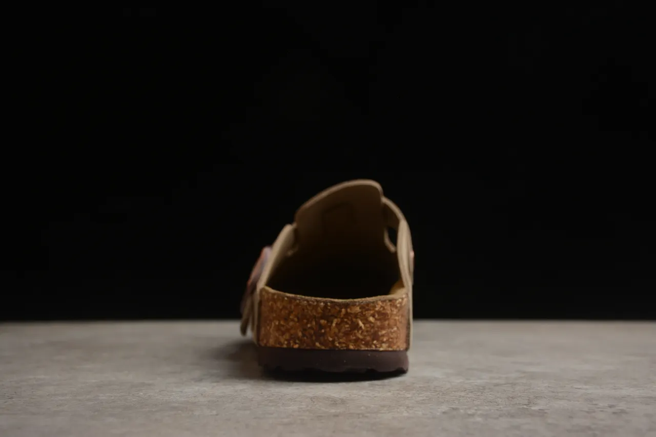 Birkenstock Arizona बेज सूड एक पट्टा लकड़ी का जूता 9