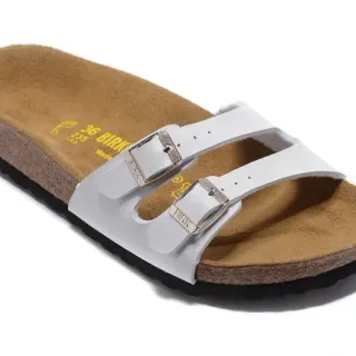 Birkenstock Arizona सफेद दो पट्टियों वाली आरामदायक सैंडल