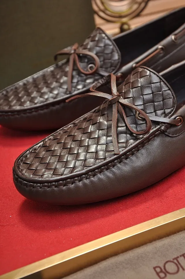 Bottega Veneta Andiamo بني إنتريتشياتو موسين 2