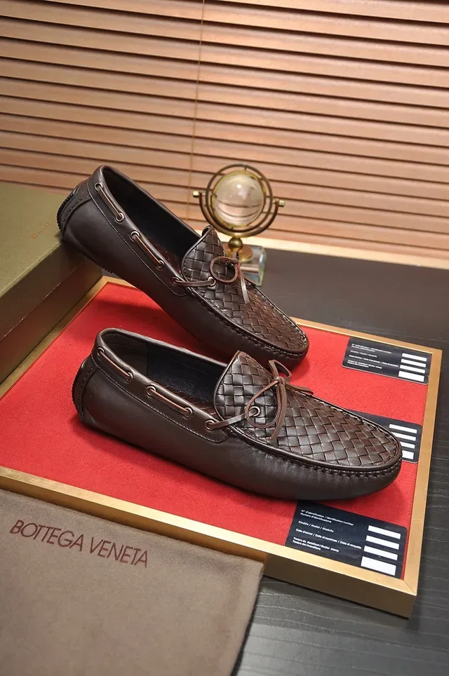 Bottega Veneta Andiamo بني إنتريتشياتو موسين 4