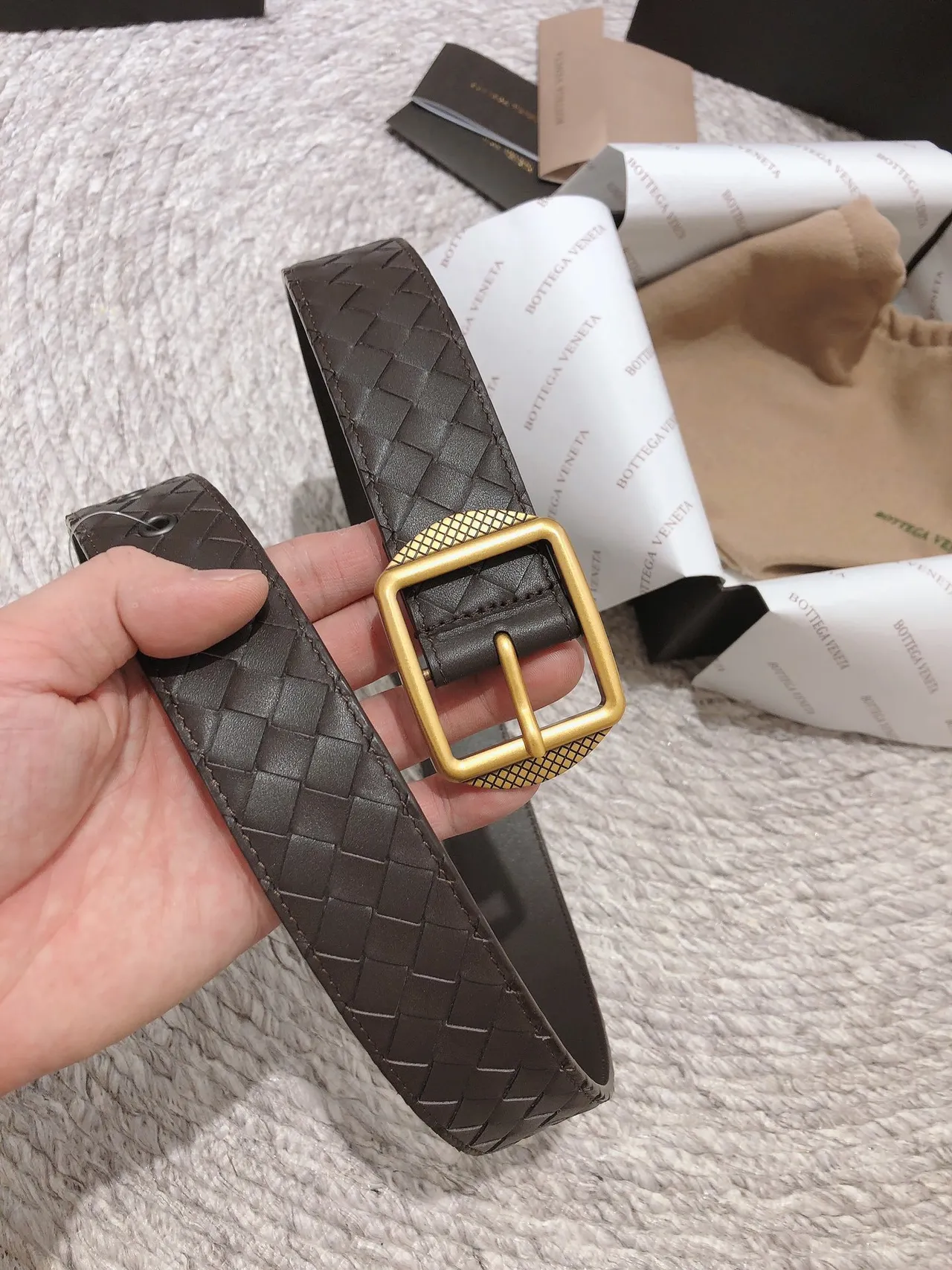 Bottega Veneta Cinto de Couro Marrom Dourado Intrecciato Tecido Retangular com Fivela 2