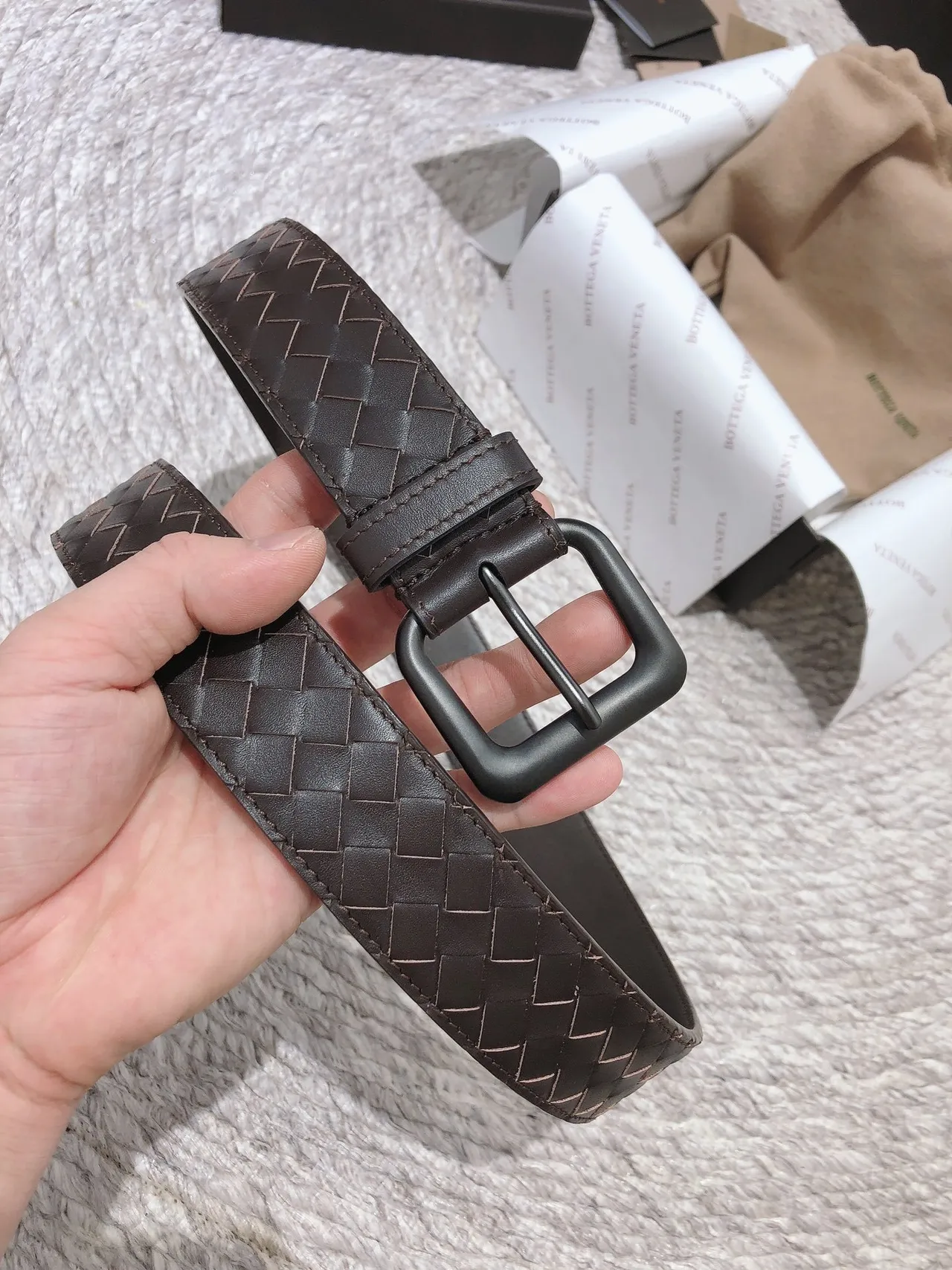 Bottega Veneta Cassette courroie en cuir marron tissée 2
