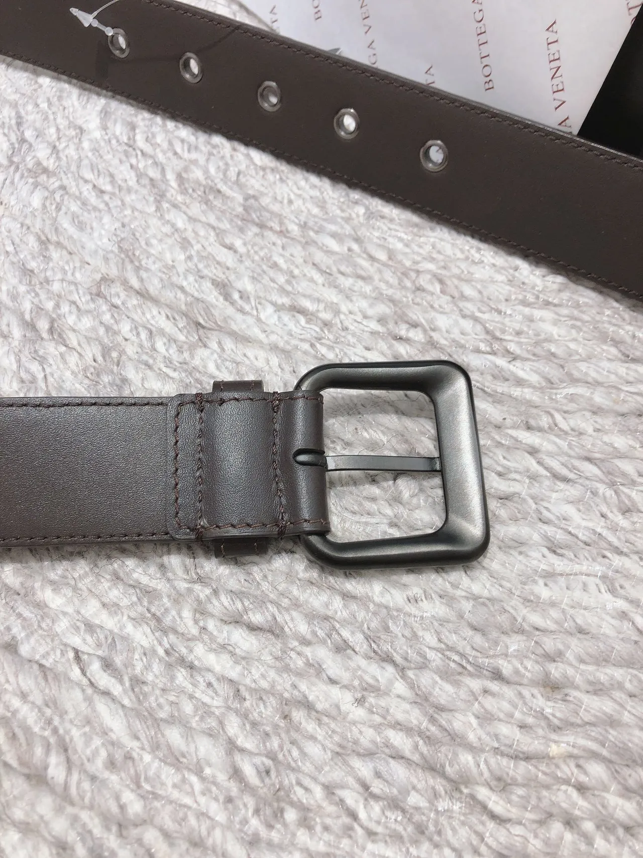 Bottega Veneta Cassette courroie en cuir marron tissée 3