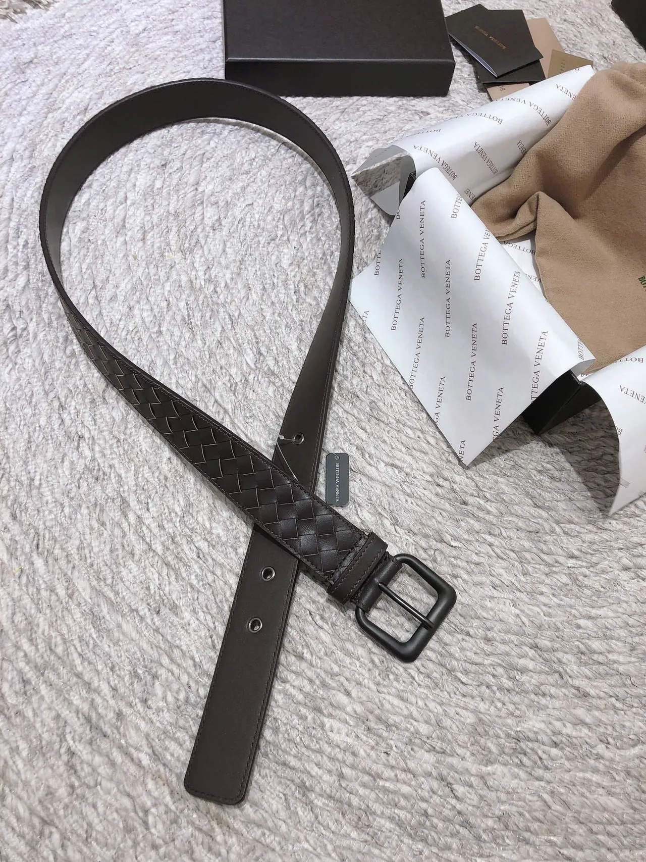 Bottega Veneta Cassette courroie en cuir marron tissée 5