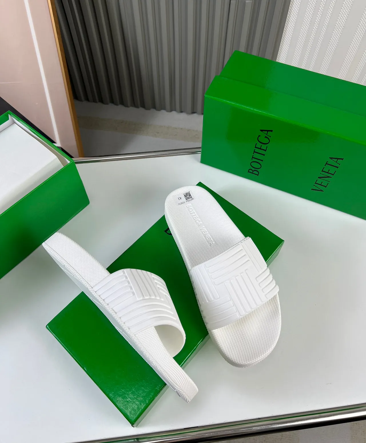 Bottega Veneta Sardinha Branca Chinelo de Borracha Moldado 6