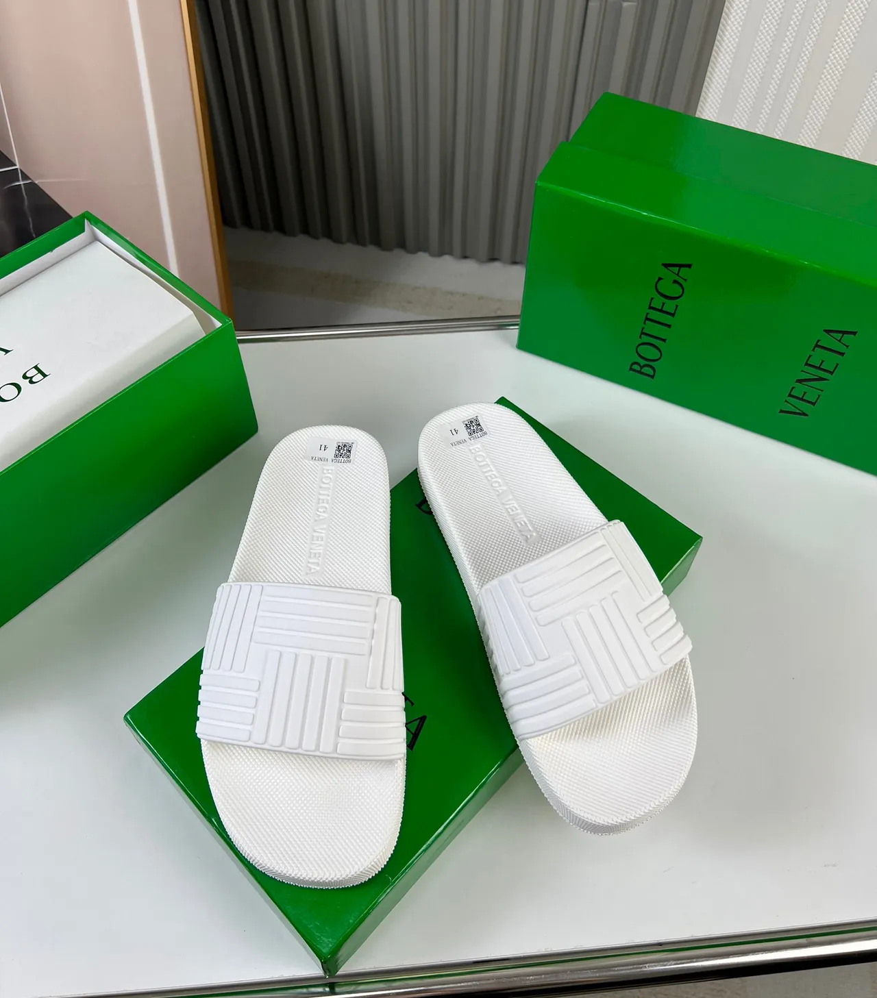 Bottega Veneta Sardinha Branca Chinelo de Borracha Moldado 8