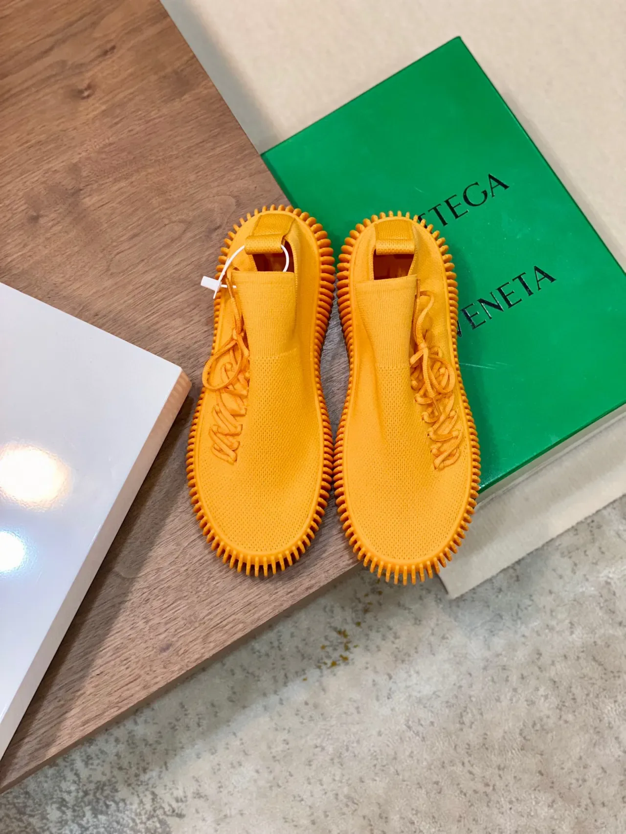 Bottega Veneta Speed Trainer Tênis Lifestyle Slip-On de Malha Amarela 8