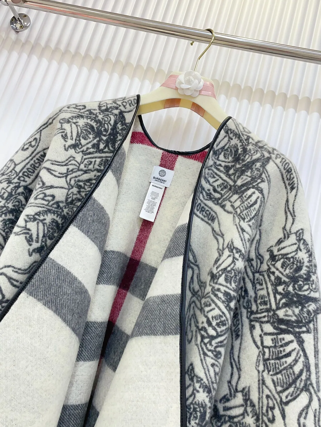 Burberry Beige Negro Motivo Impreso Borde Trim Chal 8