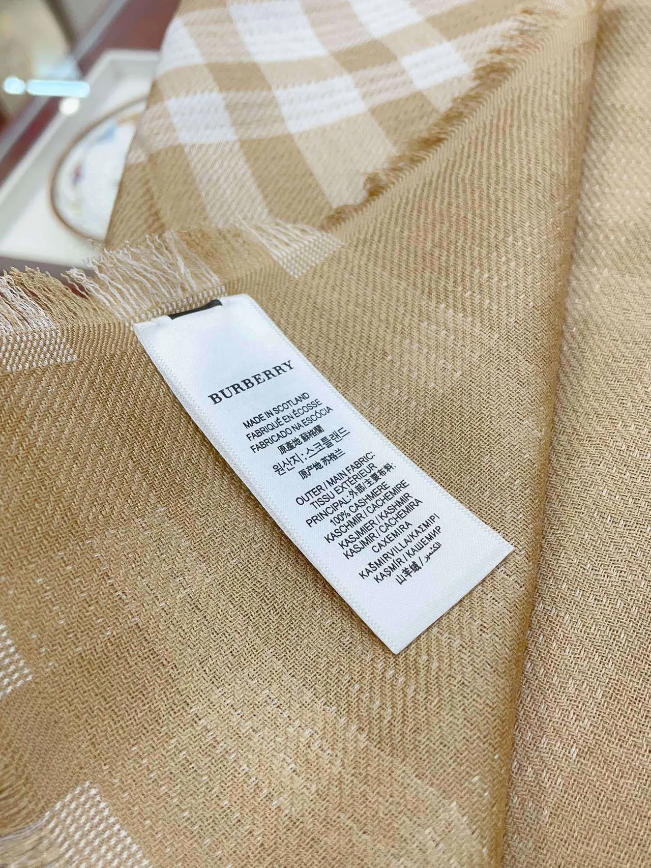 Burberry 米色白格纹流苏羊绒围巾 9