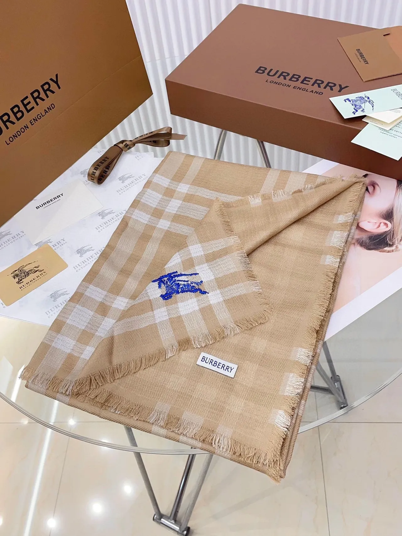 Burberry 米色白格纹流苏羊绒围巾 4