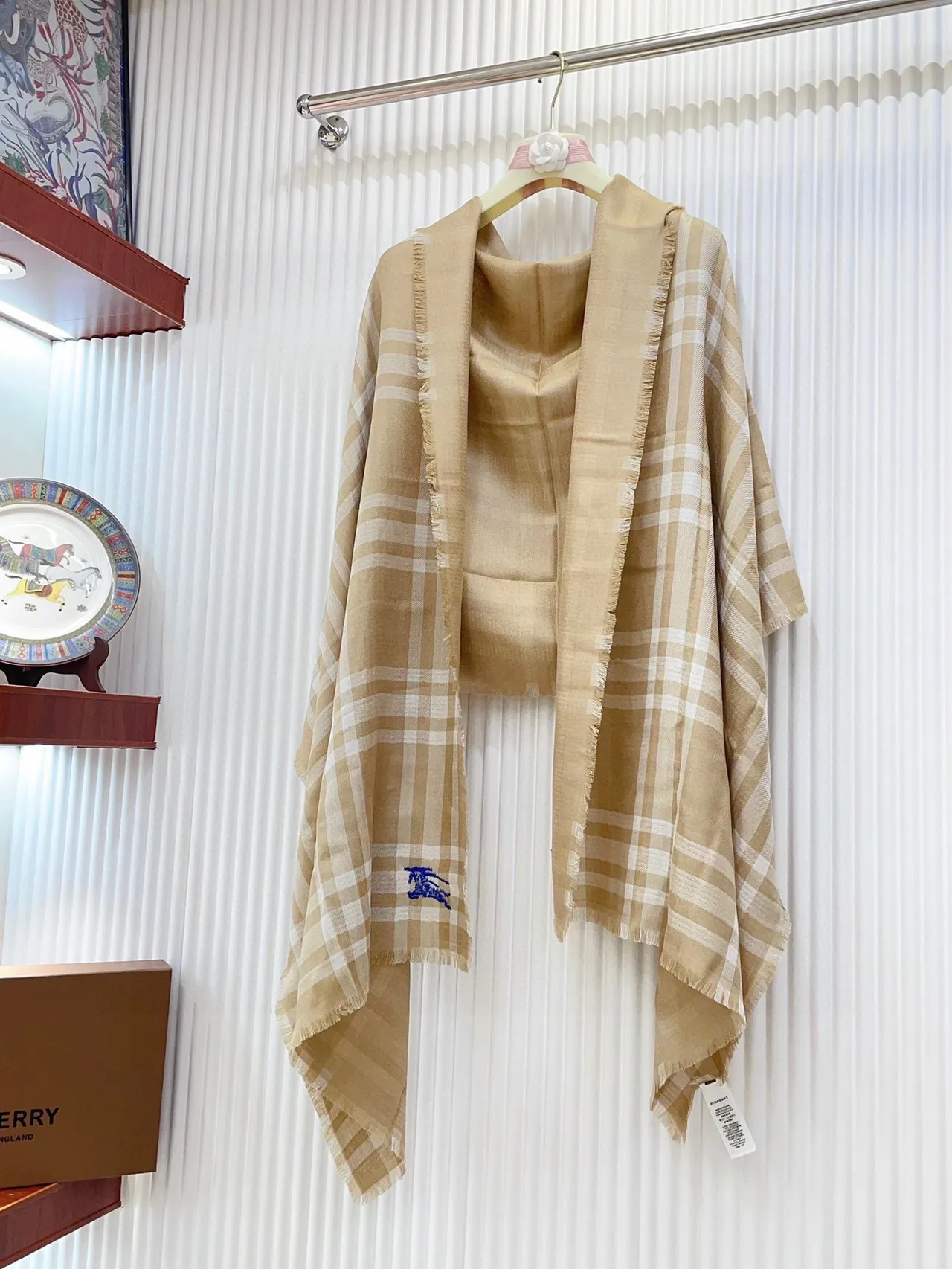 Burberry 米色白格纹流苏羊绒围巾 5