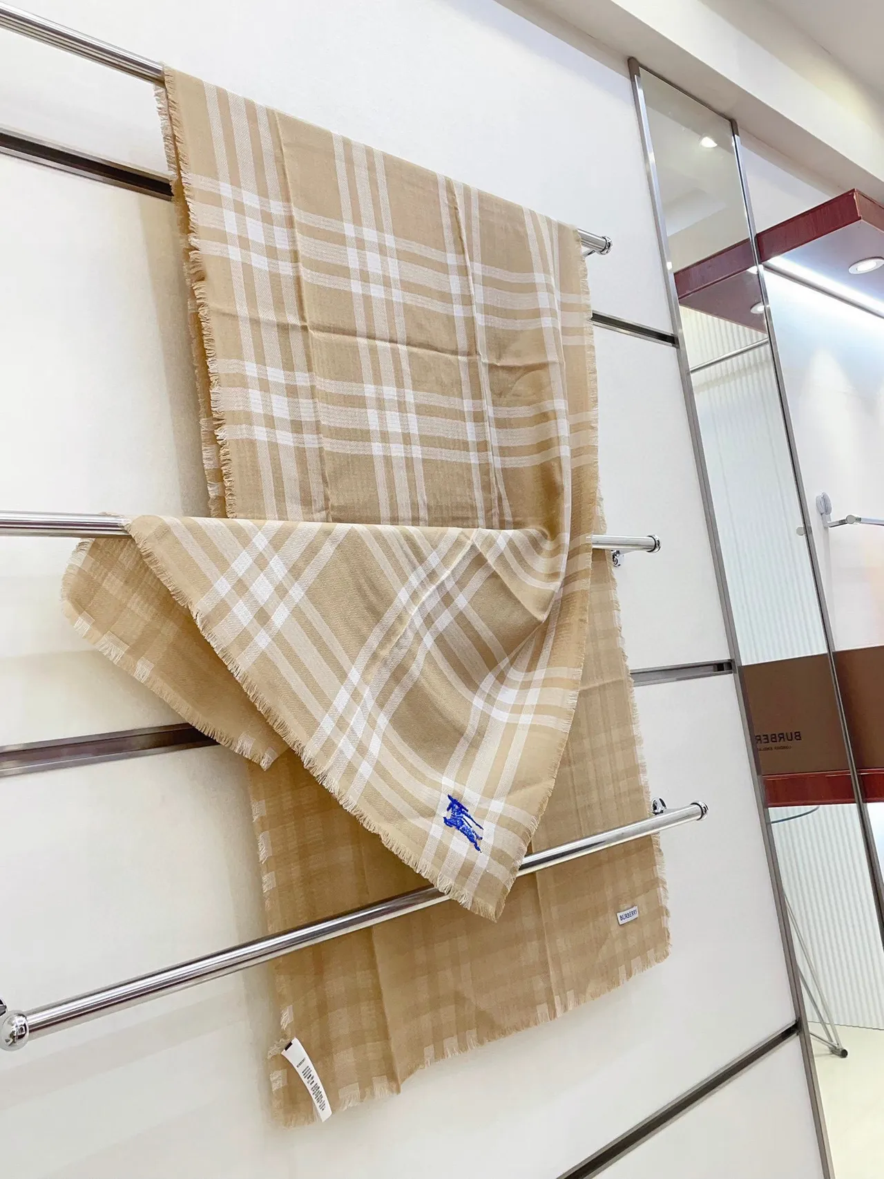 Burberry 米色白格纹流苏羊绒围巾 7